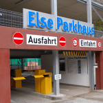 Else-Parkhaus, Bünde - Lichtwerbung-Einfahrt