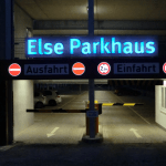 Else-Parkhaus, Bünde - Lichtwerbung-LED-Nachtwirkung