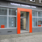 Volksbank Immobilien Center, Hattingen - Eingang - Überbau - Tagesansicht
