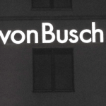 von Busch in Paderborn - Einzelbuchstaben in der Nachtansicht