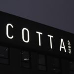 COTTA - Firmenschriftzug - Nacht