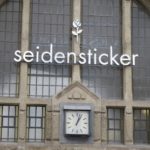 Seidensticker GmbH - Hauptbahnhof Bielefeld - Leuchtlogo bei Tag