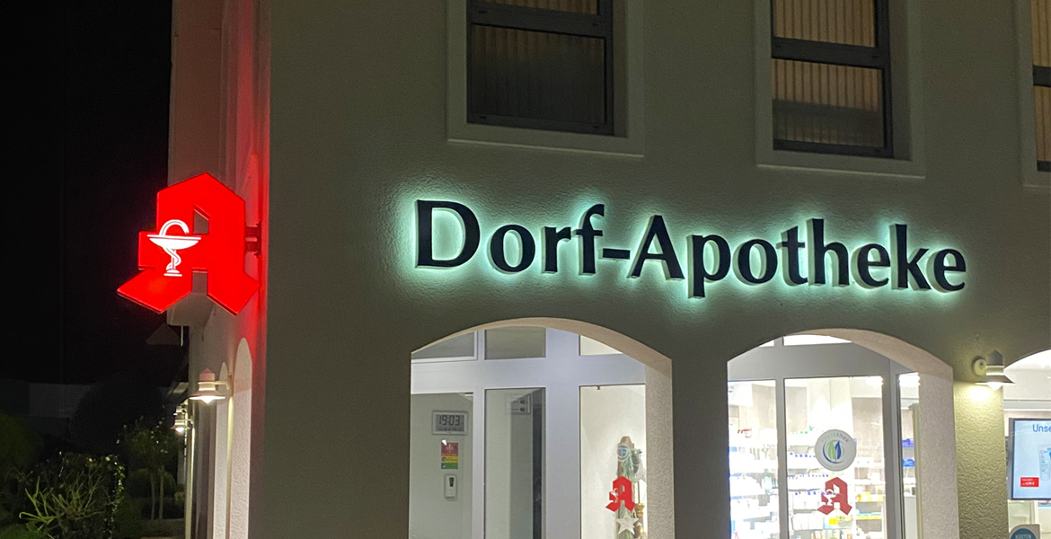 Römer Apotheke Ohg Neuhoff & Krug Moderner A-Ausstecker für die Dorf-Apotheke - Infographik
