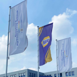 Werbeflaggen der Alliance Automotive Group Logistics in Münster. Werbeflaggen der Alliance Automotive Group in Münster